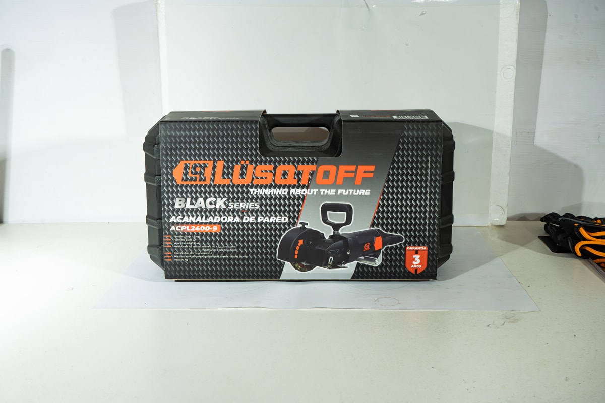 Acanaladora Pared 2400W 6500 RPM Corte 30x38mm Disco 135mm + 5 Discos Diamantados + Maletín ACPL2400-9 - Lusqtoff
