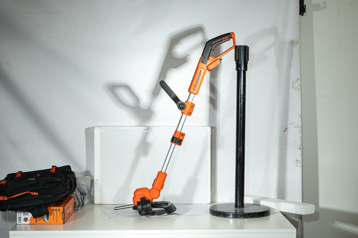 Bordeadora Césped A Batería 18V 8000 RPM Corte 25/30cm Barra Extensible Aluminio BL18-8B - Lusqtoff