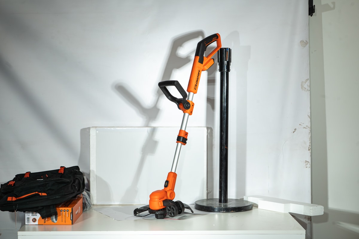 Bordeadora Césped A Batería 18V 8000 RPM Corte 25/30cm Barra Extensible Aluminio BL18-8B - Lusqtoff