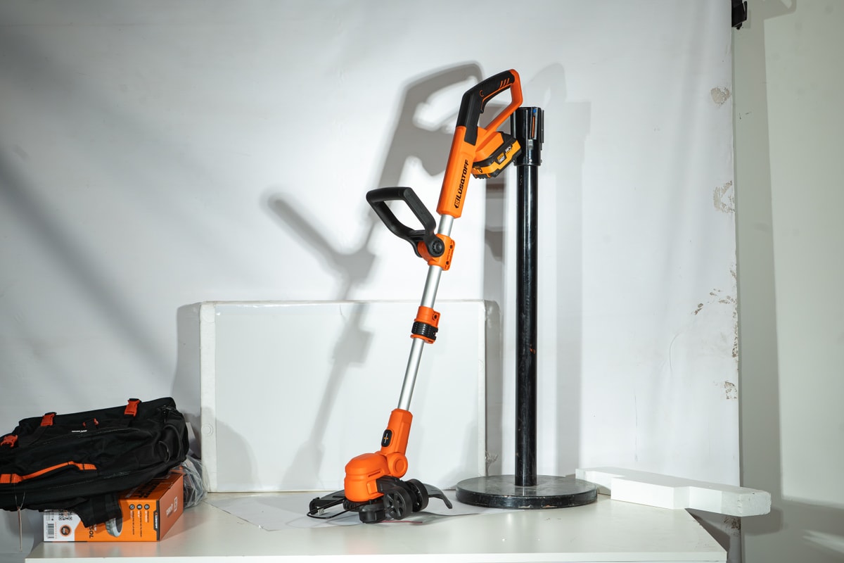Bordeadora Césped A Batería 18V 8000 RPM Corte 25/30cm Barra Extensible Aluminio BL18-8B - Lusqtoff