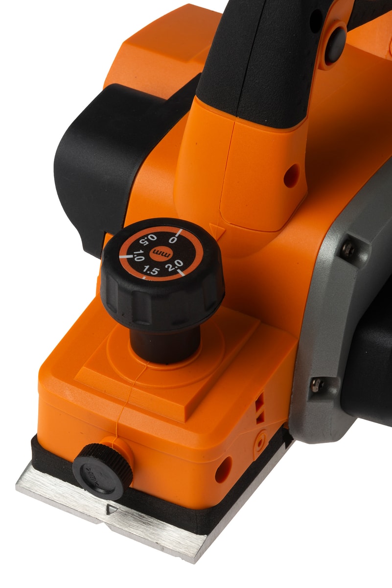 Cepillo Garlopa Eléctrico 620W Ancho 82mm Profundidad 2mm 16000 RPM + Guía Biselado + 2 Carbones CEL620-8 - Lusqtoff