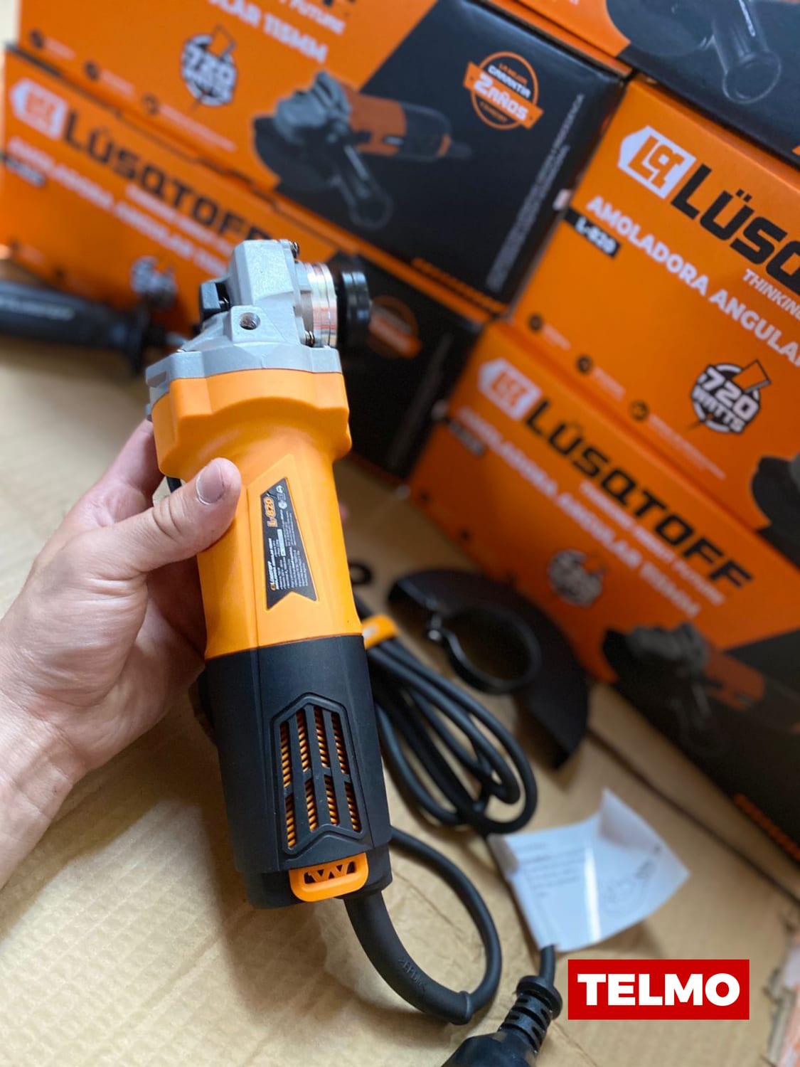 Amoladora Angular 720W 115mm 4 1/2" 11000 RPM + Disco Desbaste L-820 - Lusqtoff, foto real