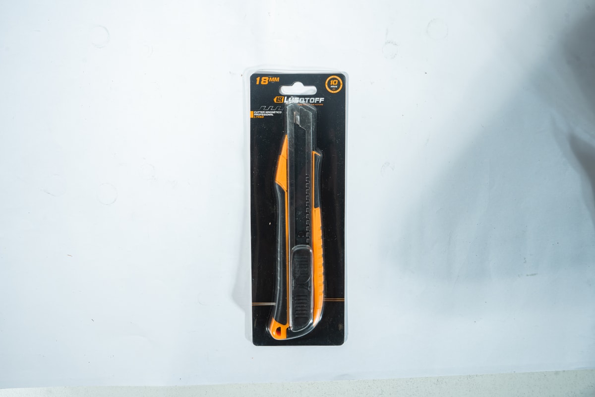 Cutter Magnético 18mm SK5 Carril Metálico L7450 - Lusqtoff
