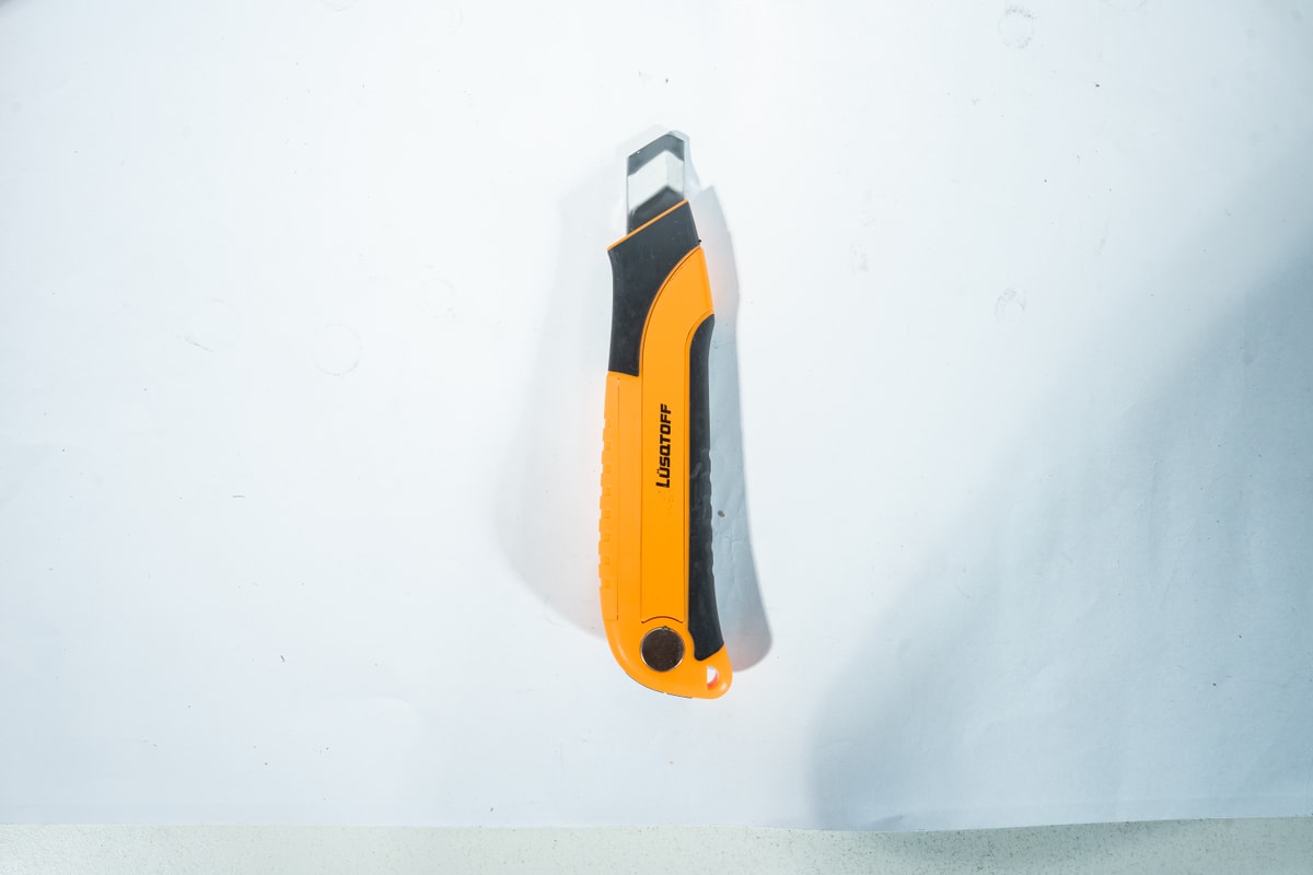Cutter Magnético 18mm SK5 Carril Metálico L7450 - Lusqtoff
