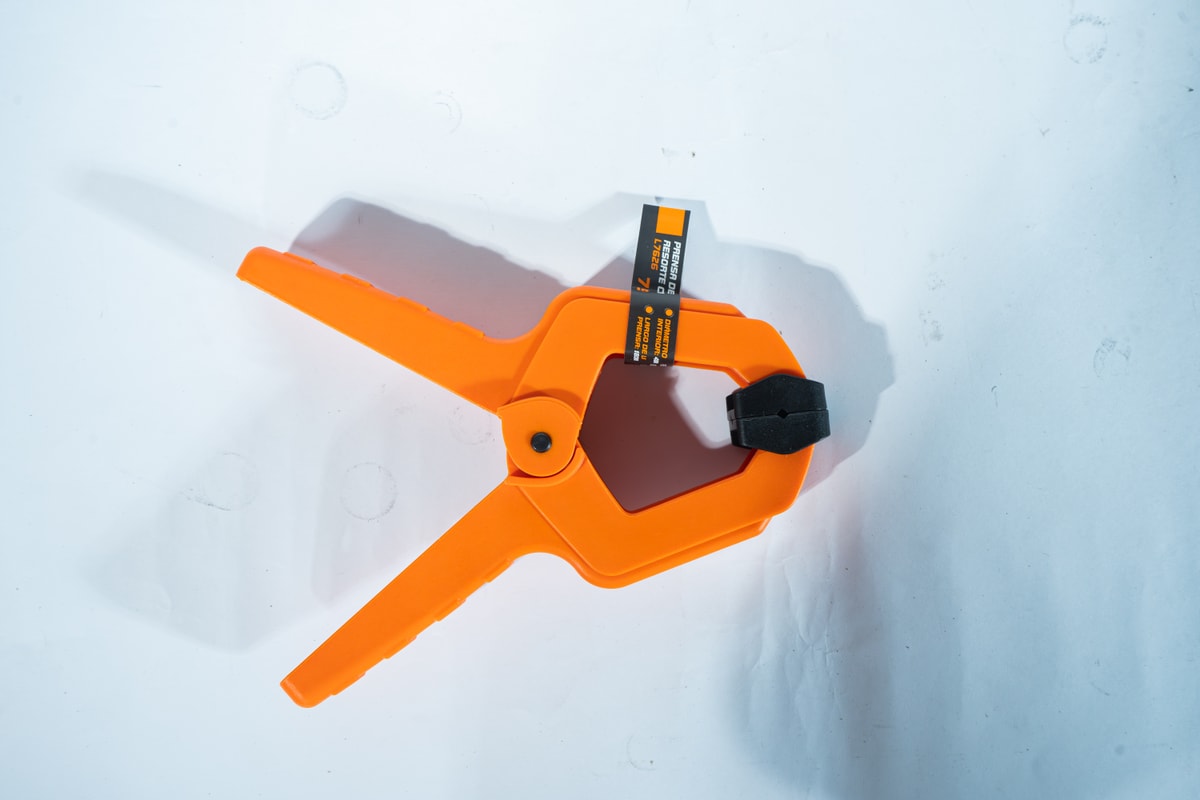 Prensa Resorte Corta 75mm Cuerpo Nylon L7626 - Lusqtoff