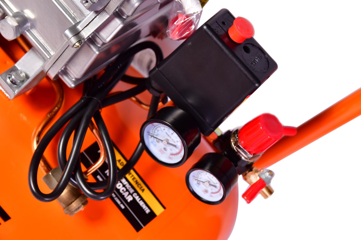 Compresor De Aire 2.5HP 50L + Kit LC-2550BK - Lusqtoff