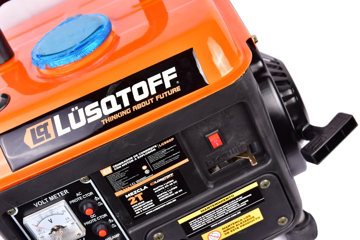 Generador Naftero 2 Tiempos 0.8 KVA Máxima 0.65 KVA Nominal 220V Arranque Manual Tanque 4L LG950P - Lusqtoff