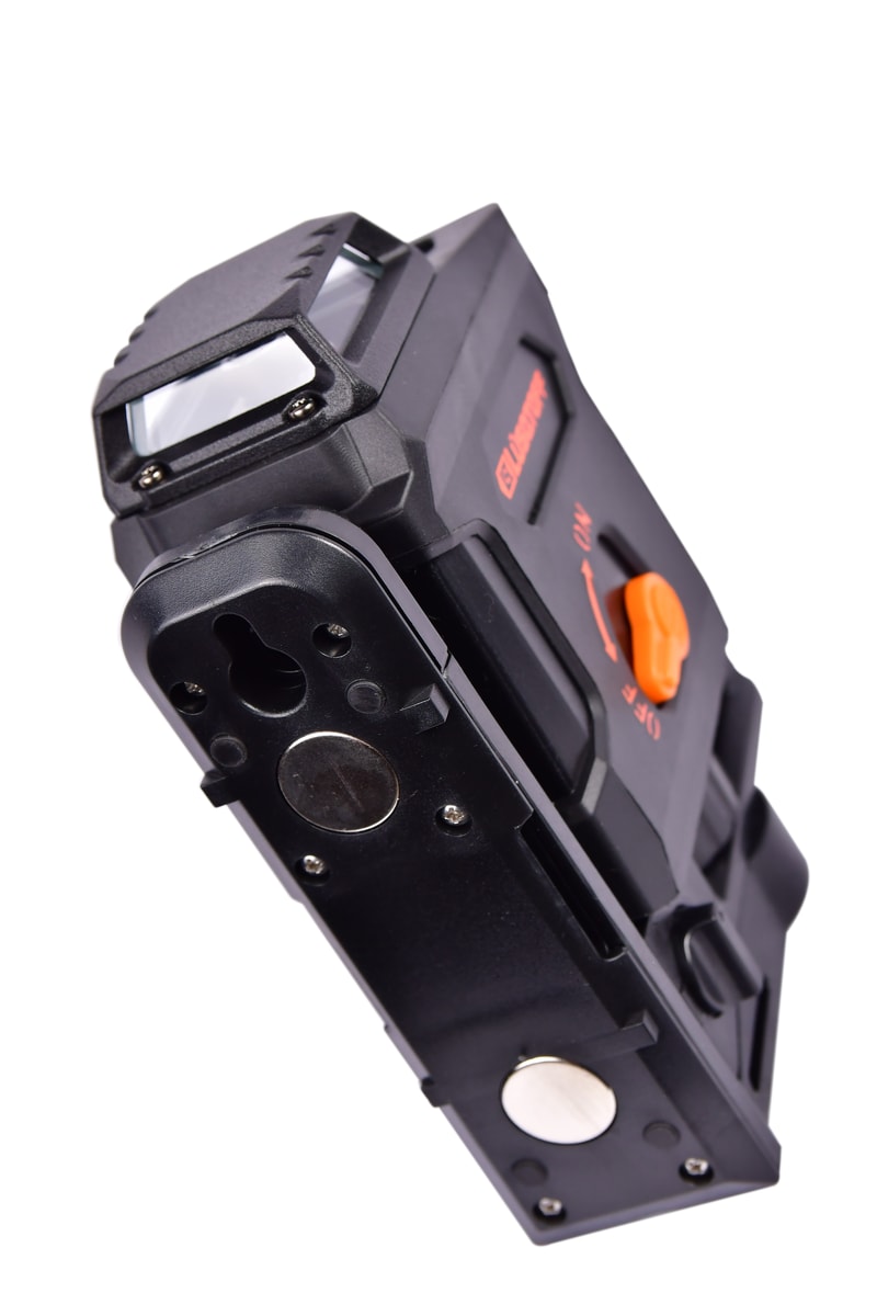 Nivel Láser Autonivelante 360° Verde 515nm Alcance 30m Black Series NVL515-9 - Lusqtoff